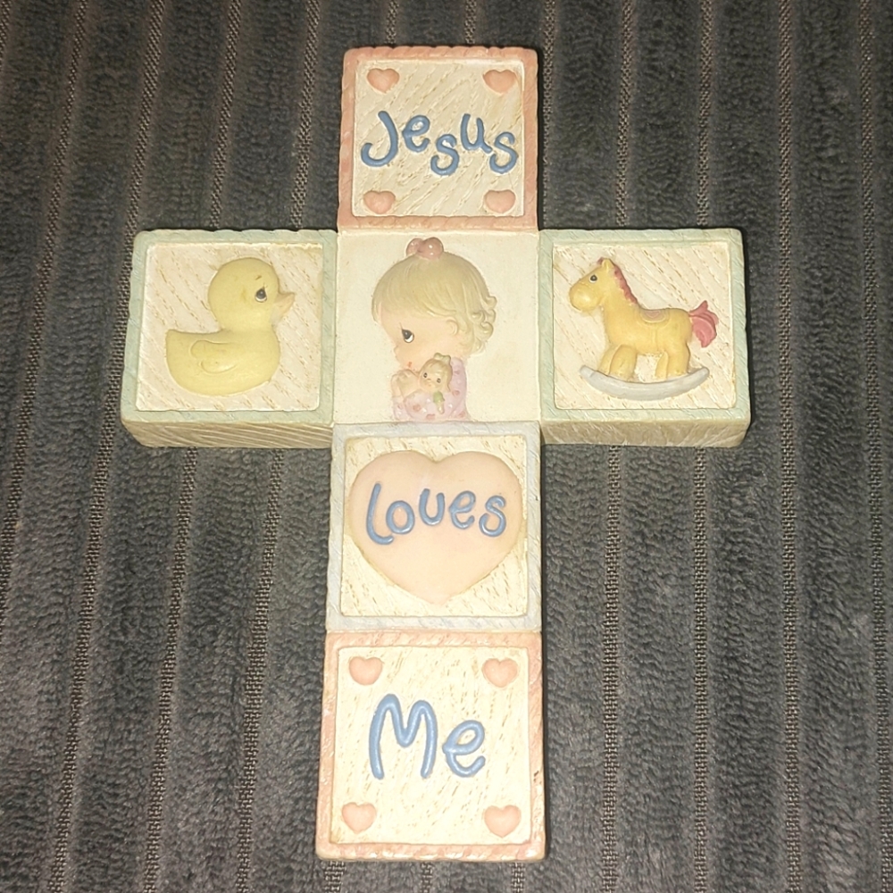 🌷3/$20🌷Vintage Precious Moments "Jesus Loves Me" Cross